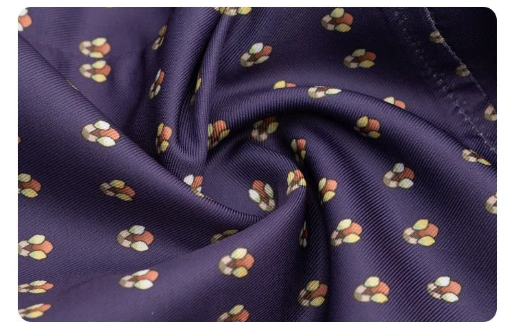 Tissu violet à motifs de la combinaison du costume Holly Wheeler