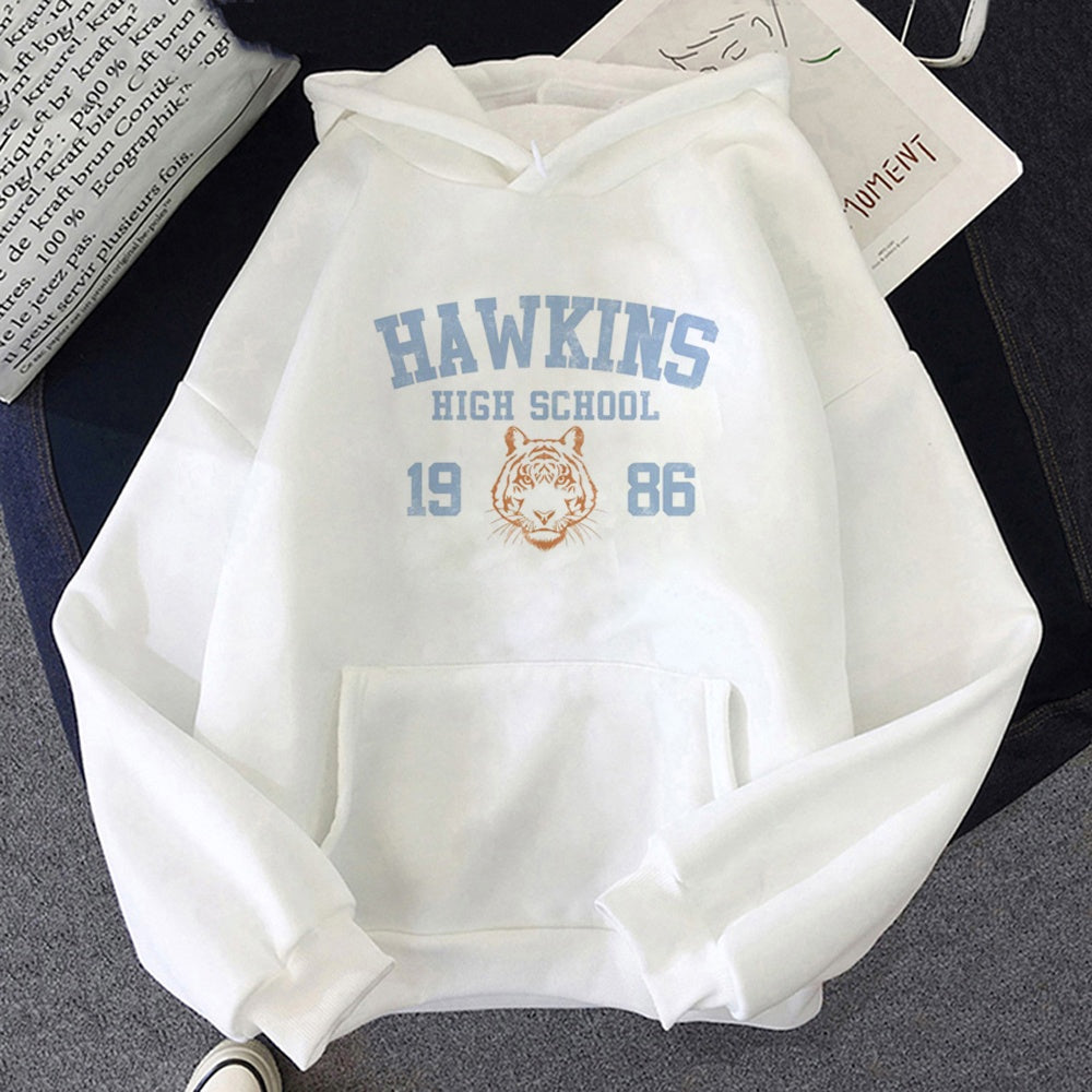 Sweat à capuche blanc Stranger Things Hawkins High School 1986, dessin imprimé sur le devant