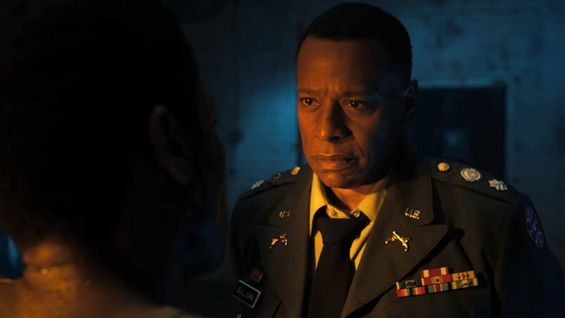 Le lieutenant-colonel Sullivan en uniforme militaire, dans Stranger Things