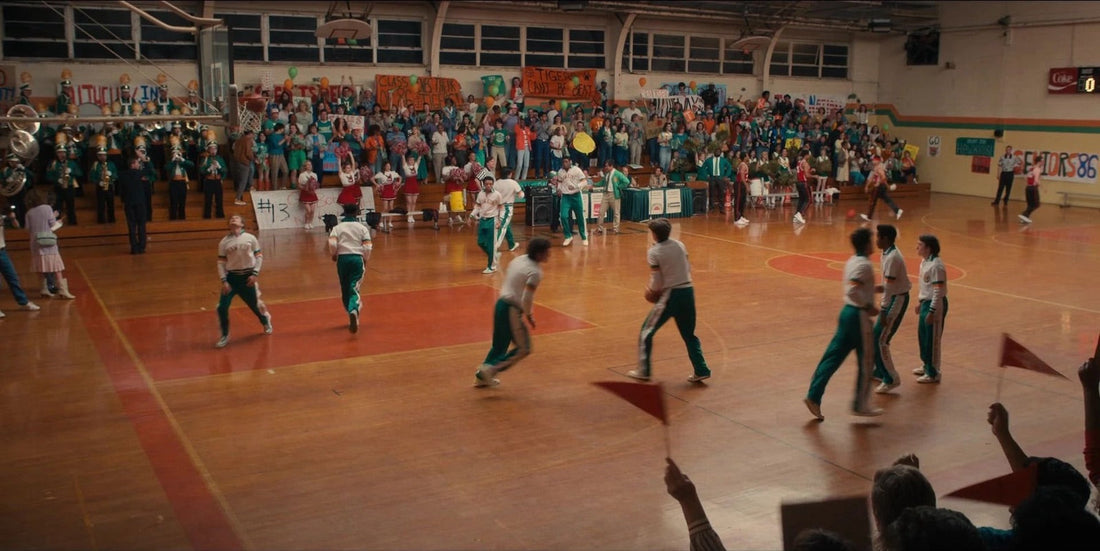 Basket Stranger Things : gymnase des Tigers, joueurs sur le parquet