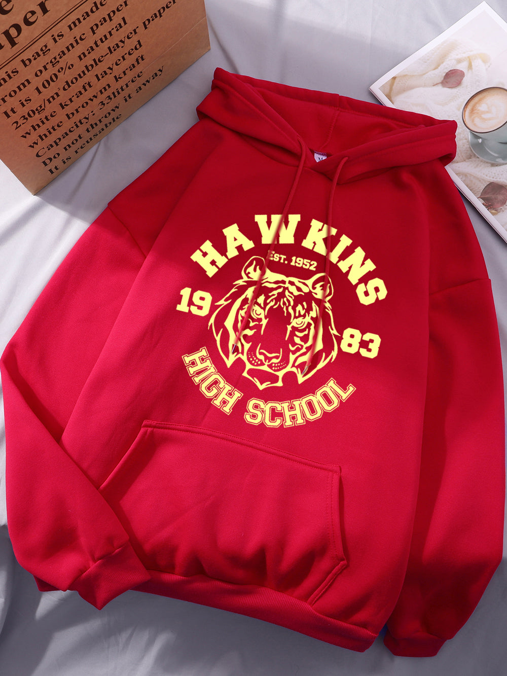 Pull Stranger Things Hawkins High School 1983 – coloris Rouge