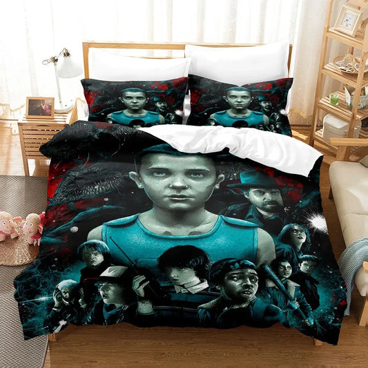 Housse de couette Stranger Things saison 1 affiche d'Onze sur un lit, avec ses taies d'oreiller assorties
