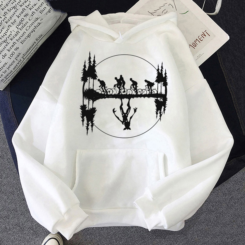 Sweat à capuche blanc Stranger Things bande à vélo et Demogorgon en reflet, dessin imprimé sur le devant